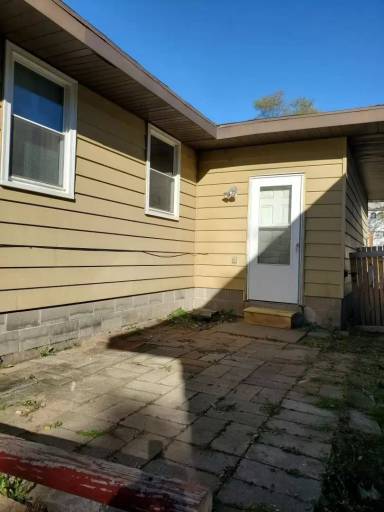 Main picture of 372 Hawthorne Ave E