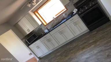 Main picture of 8 Rockne St