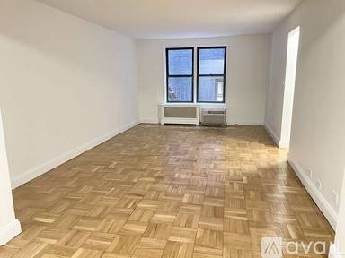 Main picture of 1360 York Ave
