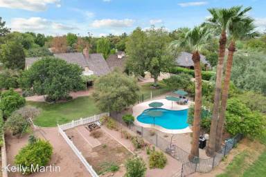 Main picture of 928 E La Vieve Ln