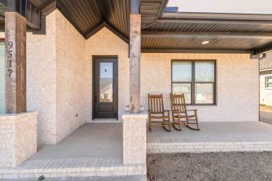 Main picture of 9517 Meadow Oak Dr