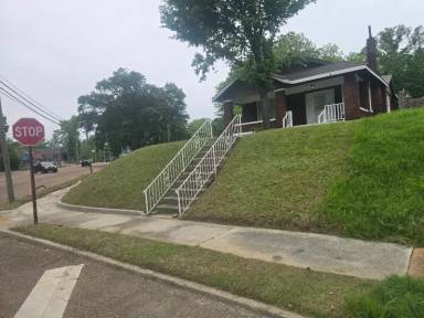 Main picture of 2000 Carnes Ave