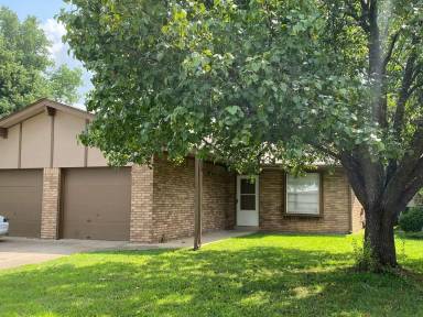 Main picture of 1811 S Oklahoma St