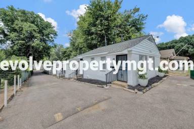 Main picture of 2966 Yale Ave