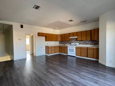 Main picture of 20801 Roseton Ave
