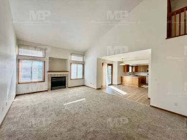 Main picture of 4400 Vista Dr