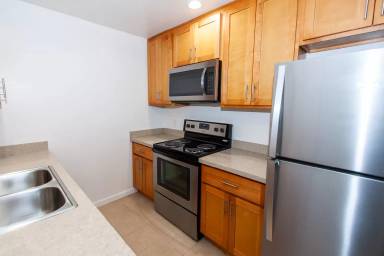Main picture of 298 Waverley St