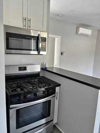 Main picture of 405 W 3rd St
