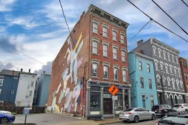 Main picture of 522 E 12th St