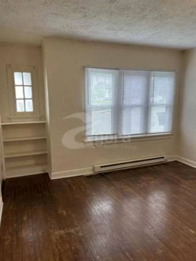 Main picture of 2010 Auburn Avenue - 2