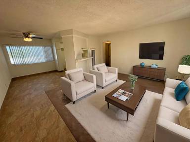 Main picture of 12425 Paramount Blvd