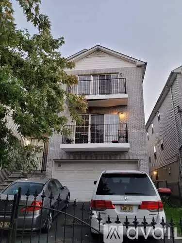 Main picture of 258 W Runyon St
