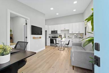 Main picture of 3019 E 18th St