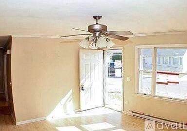 Main picture of 102 W Milby St