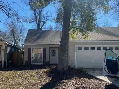 Main picture of 8952 Fox Run Ave