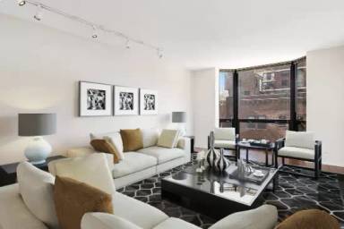 Main picture of 113 W Chestnut St