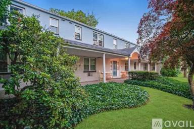 Main picture of 203 N Essex Ave