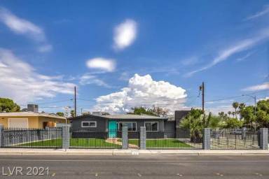 Main picture of 811 E Oakey Blvd