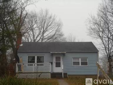 Main picture of 1600 E 3rd St