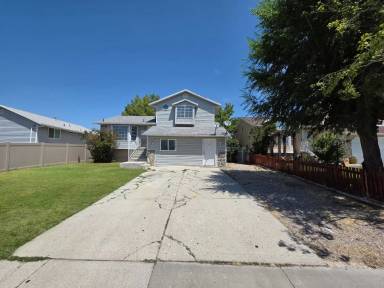 Main picture of 3480 W El Cabrio Dr