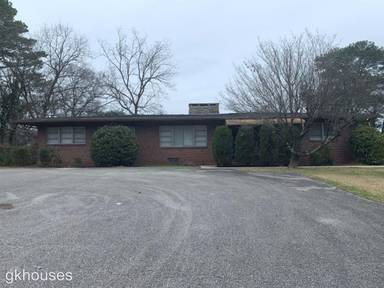 Main picture of 1425 Heflin Ave W
