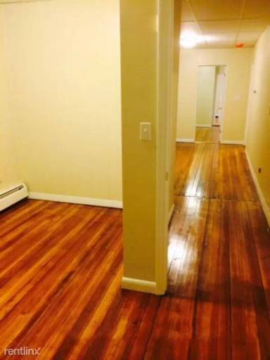 Main picture of 438 Meridian St