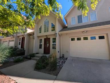 Main picture of 102 Racquet Dr