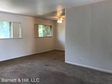 Main picture of 2600 Ivanhoe Ln