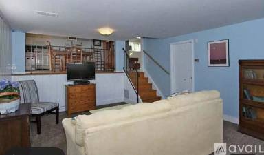 Main picture of 2303 Pinneberg Ave