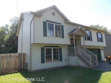 Main picture of 32749 Railroad St