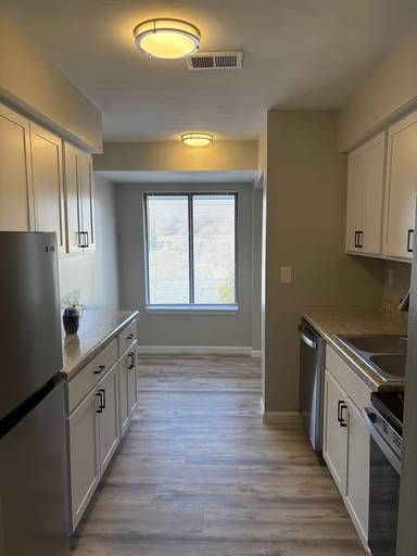 Main picture of 120 Oak Dr