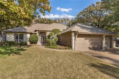 Main picture of 304 Saint James Dr