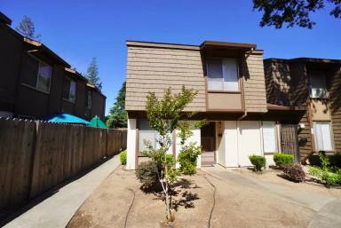 Main picture of 3516 Larchmont Square Ln