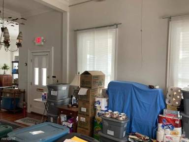 Main picture of 820 E Jackson St