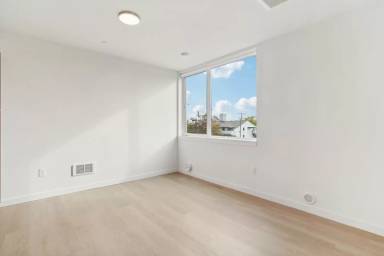 Main picture of 4011 Wallingford Ave N