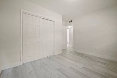 Main picture of 219 NW 10th Ave