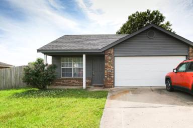 Main picture of 1224 S Oleander Ln