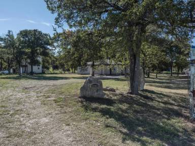 Main picture of 8202 Wolf Lane