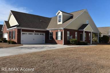 Main picture of 148 Regency Cir