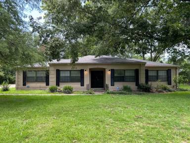 Main picture of 218 Henderson St