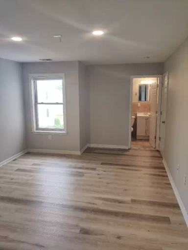 Main picture of 1621 W Oxford St