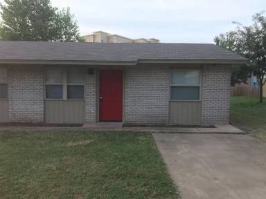 Main picture of 903 Drake Dr