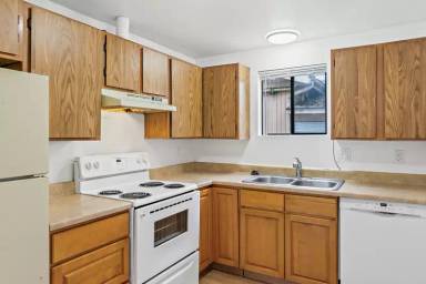 Main picture of 503 Houser Way South