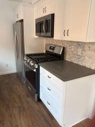 Main picture of 709-711 Yale St 700 Hl Pl