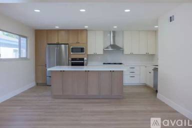 Main picture of 8751 Chantilly Ave