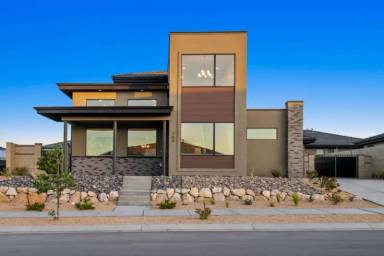 Main picture of 709 W Cypress Umber Dr