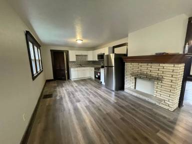 Main picture of 912 W Pike St