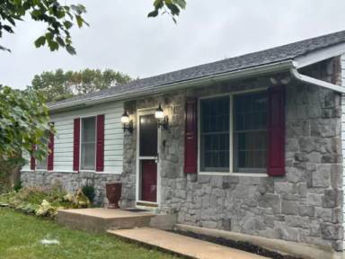 Main picture of 10 Amber Dr