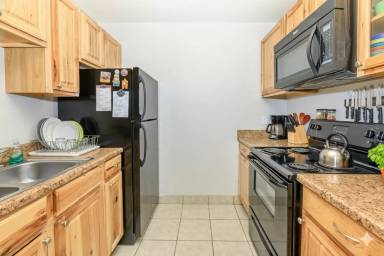 Main picture of 1300 Lakeview Ave