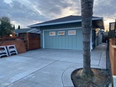 Main picture of 8489 Larch Ave